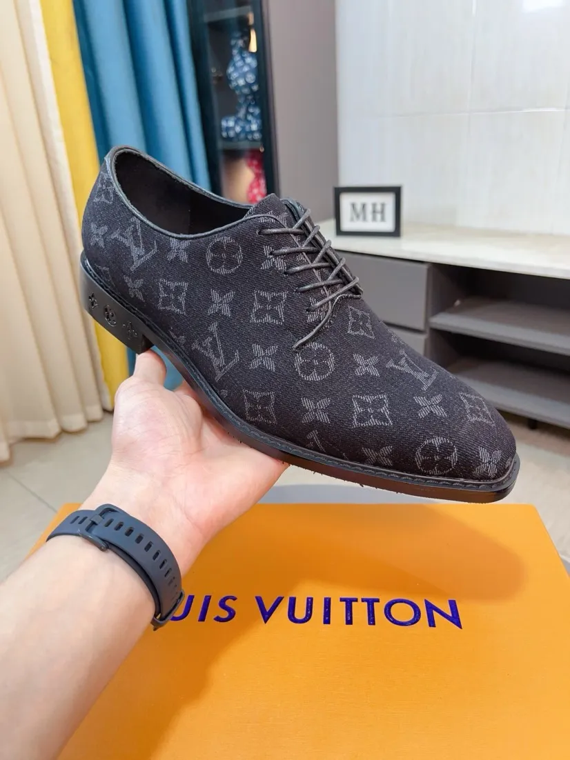 Ex-factory price 720🌹🌹High version [LV] Louis Vuitton's popular casual leather shoes🎖Fashionable and elegant🎖🎖Material: Original imported open-edge beaded cowhide, washed cowhide leather lining, original open-molded rubber outsole, high-end and classy, ​​elegant quality, instantly transforming into a handsome man ❤❤Standard\nNumber: 38-44